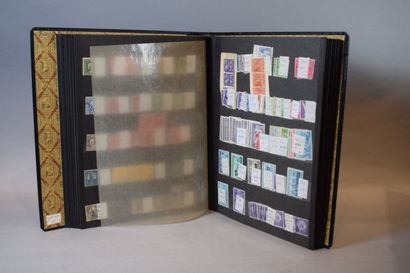  Bulk in 8 volumes, stamps from all over the world, to study.