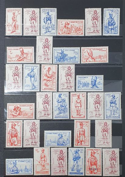 null En 4 albums et une chemise : timbres des ex colonies francaises, grande série...