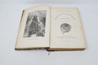 null Lot de trois ouvrages de Jules VERNE comprenant : 



- La Jangada, Huit cent...