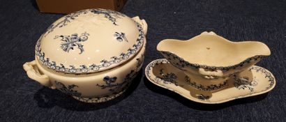 null MANETTE : GIEN important set of earthenware pieces :

- a trivet Renaissance...