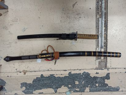 null Lot:

1/ Japanese sword type MAKISASHI (Modern work)

2/ Indonesian sword (modern...