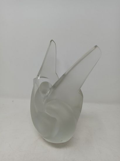 null LALIQUE France

Vase avec élément pique-fleurs figurant deux pigeons enlacés,...