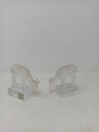 null LALIQUE France

Two paperweights featuring a deer (created on May 5, 1939)....