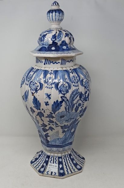 null DELFT large vase of baluster form resting on a hexagonal base in blue glazed...