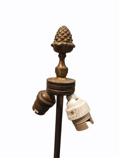 null Pineapple lamp in brass and bronze, shaft with two lights, square base. In the...