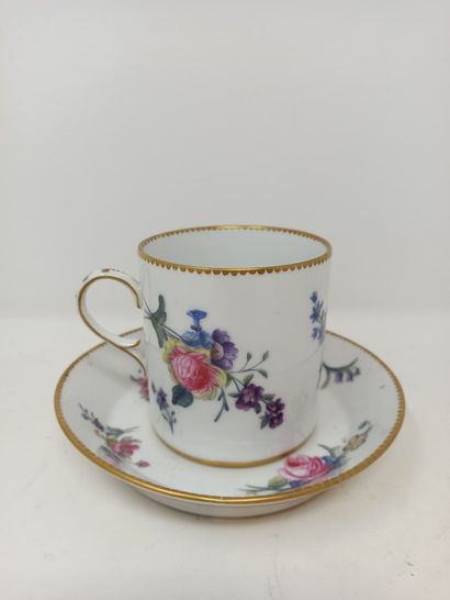 null 
SEVRES In the taste of





Cup and saucer with white background decorated...