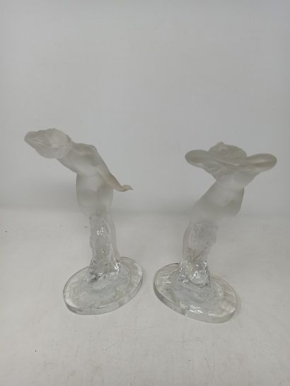 null LALIQUE France

Two statuettes of a woman, one with her arms crossed over her...