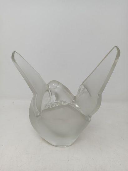 null LALIQUE France

Vase avec élément pique-fleurs figurant deux pigeons enlacés,...