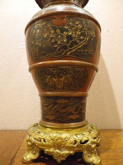 null Lampe à pétrole d'époque Napoléon III, en bronze, cuivre et laiton ciselé et...