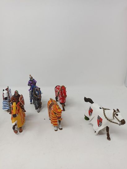 null Modern figurines with Tournament Knights - Medieval Knights.