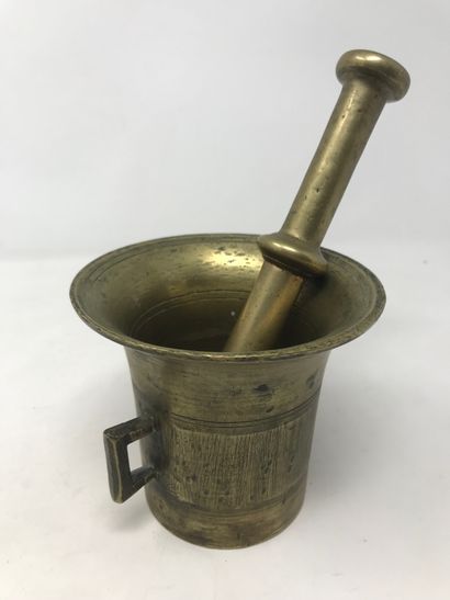 null Mortar and pestle in bronze. 19th century.