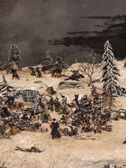 null Diorama made of flat tin figures representing the Russian campaign.

77 x 30...