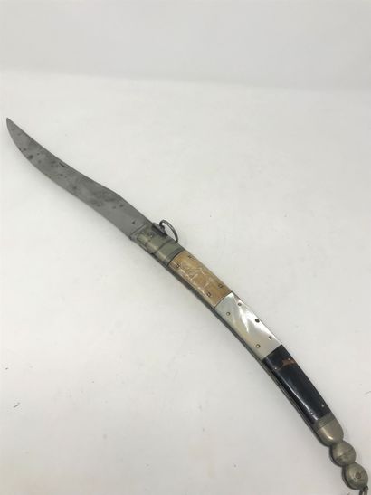null Folding knife called Navaja. Steel frame, horn ribs engraved with a character...
