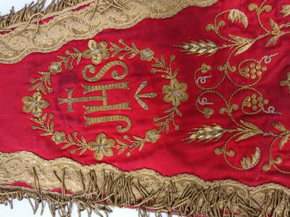 null 
Stole in red velvet richly embroidered with a bishop and two cherubs in gold...