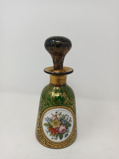 null A green crystal toilet bottle with gilding, a porecaline plate painted with...
