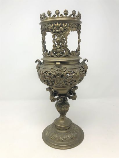 null An openwork bronze base decorated with flowers, foliage, mascarons and feline...