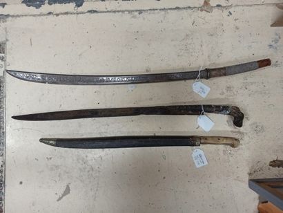 null Lot of 2 YATAGANS

In the state

One Burmese sword is attached