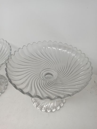 null BACCARAT

Pair of moulded crystal fruit bowls with twisted ribs. Signature in...