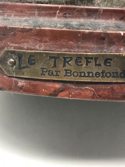 null BONNEFOND (XIX-XX)

Le Trèfle, groupe en régule Art Nouveau à patine verte (usure)...