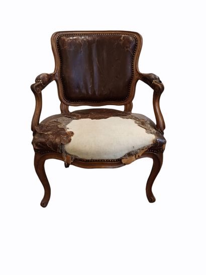 null LARGE cabriolet armchair in natural wood (formerly grey lacquered) with mouldings,...