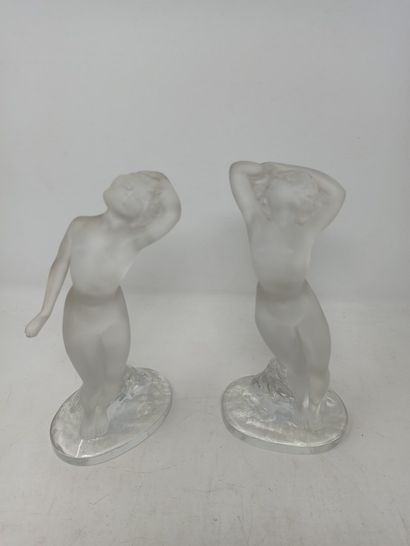 null LALIQUE France

Two statuettes of a woman, one with her arms crossed over her...