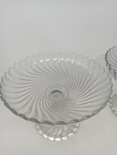 null BACCARAT

Pair of moulded crystal fruit bowls with twisted ribs. Signature in...