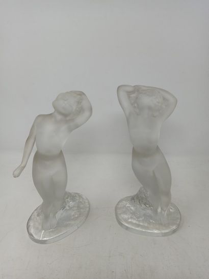 null LALIQUE France

Two statuettes of a woman, one with her arms crossed over her...