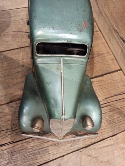 null 
JRD

Toy citroen traction green, model 1/10e.

Condition of use, small accidents...