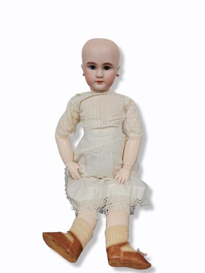 null Doll, with bisque head, open mouth, blue sleeping eyes, marked " DEP ".

Size...