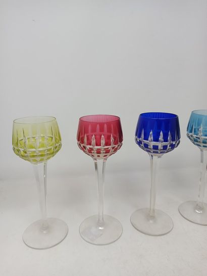 null SAINT LOUIS suite de six verres à vin d'Alsace en cristal overlay (trois paires...