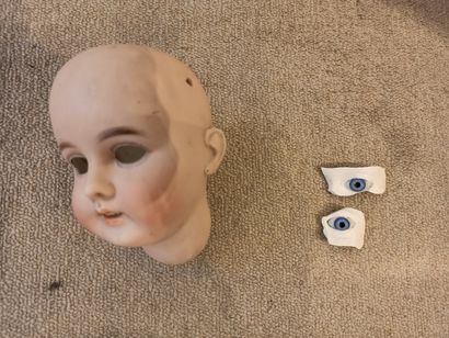 null Doll's head in biscuit marked Mon trésor, Size 9.

Missing the eyes