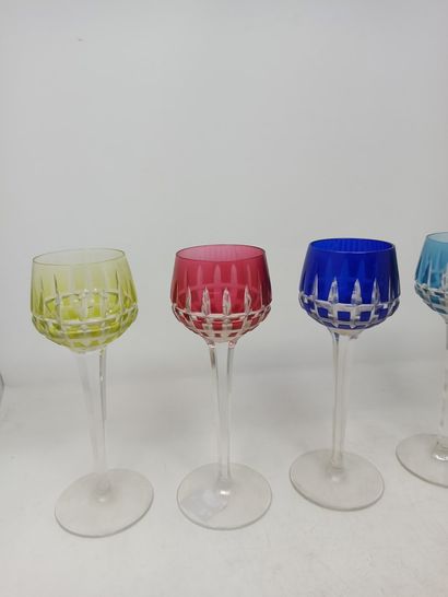 null SAINT LOUIS suite de six verres à vin d'Alsace en cristal overlay (trois paires...