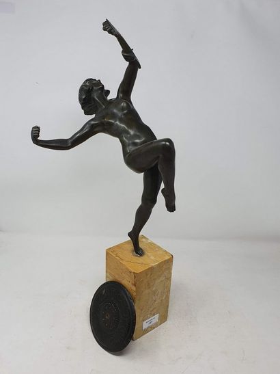 null LE FAGUAYS Pierre, 1892-1962,

Guerrière amazone,

bronze à patine brune nuancée...