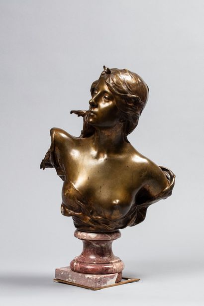 null GASQ Paul, 1860-1944,

Diane,

buste en bronze à patine médaille sur socle piédouche...