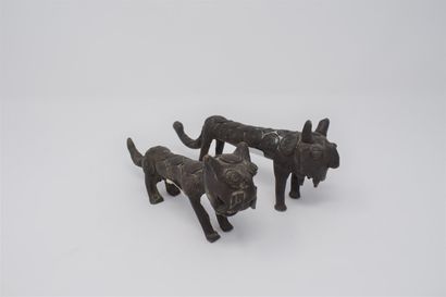 null Une paire de bronzes représentant des panthères

 Copie du royaume du Bénin...