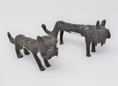 null Une paire de bronzes représentant des panthères

 Copie du royaume du Bénin...