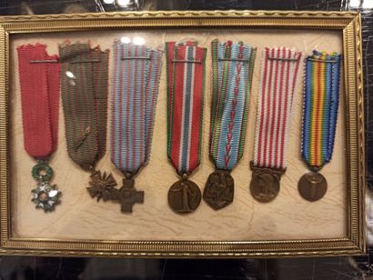 null Ensemble de 7 miniatures de décorations d'habit: Légion d'honneur, croix de...