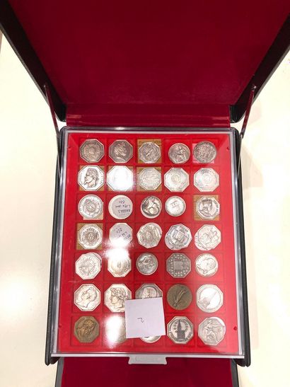 null NOTARIES 

Set of one hundred and forty three tokens composed as follows : 

-...
