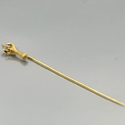 null 18K (750) yellow gold tie pin featuring a claw holding an old cut diamond. 

Numbered.

Eagle...