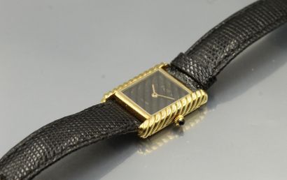 null Bracelet watch in 18k (750) gold. Rectangular case, back with snap closure signed...