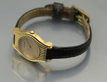 null BOUCHERON

No. A 243 / 1561

Montre bracelet de dame en or 18k (750). Boîtier...