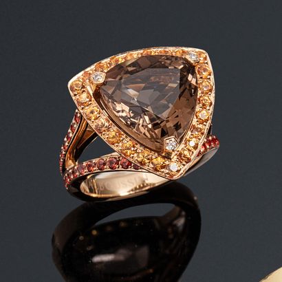 null MAUBOUSSIN

18K (750) pink gold "Mes couleurs à toi" ring set with a troida-cut...