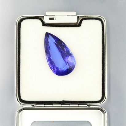 null Tanzanite pear on paper. 

Accompanied by a certificate GIA. 

Weight : 32.81...
