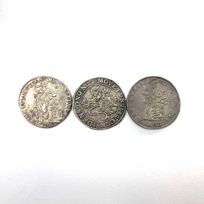 null NETHERLANDS 

Lot of three silver shields:

- Utrecht: 1650 and 1781

- Westfrise:...