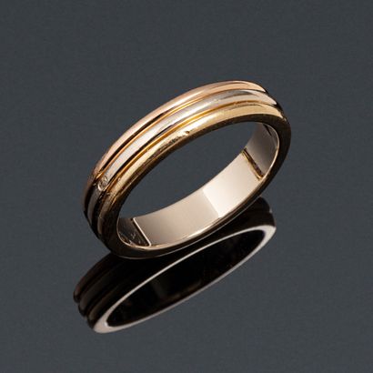 null CARTIER

Mobilis ring in 18K (750) three-tone gold, comprising three rings.

Signed....