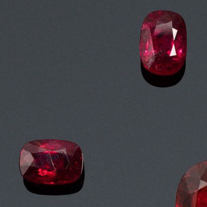 null Pairing of "pigeon blood" rubies

Accompanied by an AIGS certificate indicating...