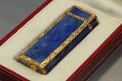 null CARTIER Paris 

18K (750) gold and lapis lazuli lighter. 

Signed. Numbered.

In...