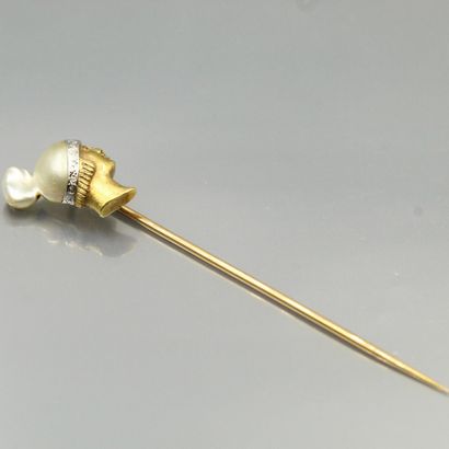 null 18K (750) yellow gold tie pin decorated with a soldier's profile in the antique...