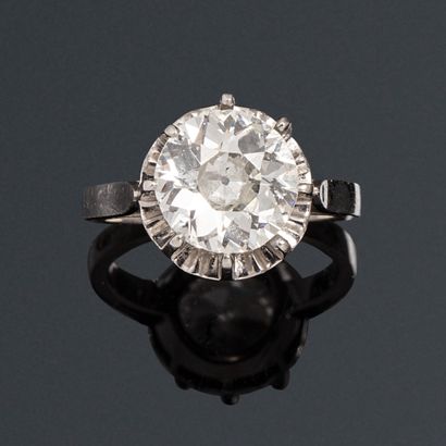 null Platinum and 18K (750) white gold ring set with a round old cut diamond.

LFG...