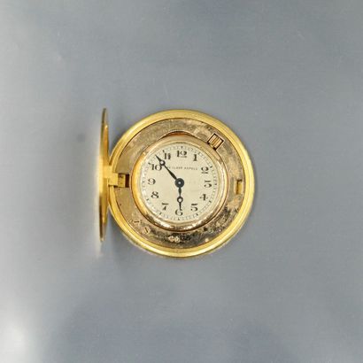 null VAN CLEEF & ARPELS

18k (750) yellow gold trompe l'oeil watch featuring a 1910...